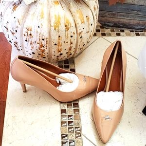 Coach pumps